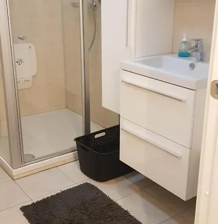 Apartamento Gezellig Appartement, Dichtbij Winkelcentrum Beveren-waas In De Ciamberlanidreef 80 Bus 101 *