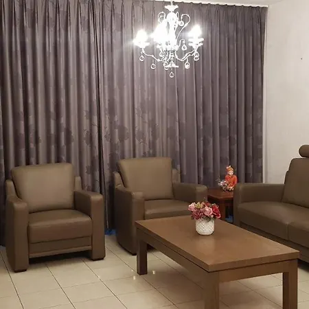 Gezellig Appartement, Dichtbij Winkelcentrum Beveren-waas In De Ciamberlanidreef 80 Bus 101 Apartamento